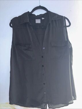 Soho Black Sleeveless Button-Down Shirt